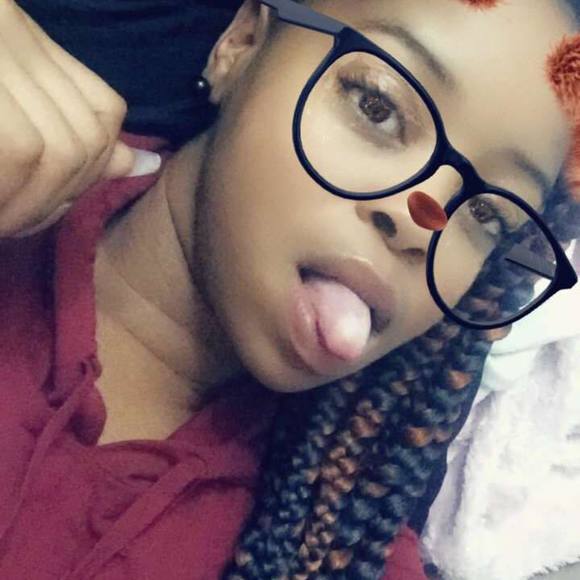 Meet your Posher, Tenayza - Picture 1 of 1